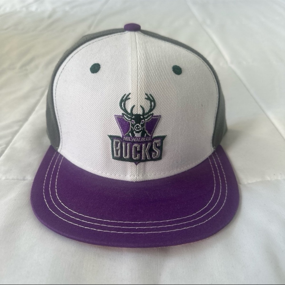 Milwaukee Bucks Throwback-Style Snapback Hat